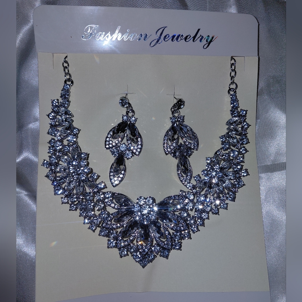 Elegant Silver Crystal Necklace and Earring Set